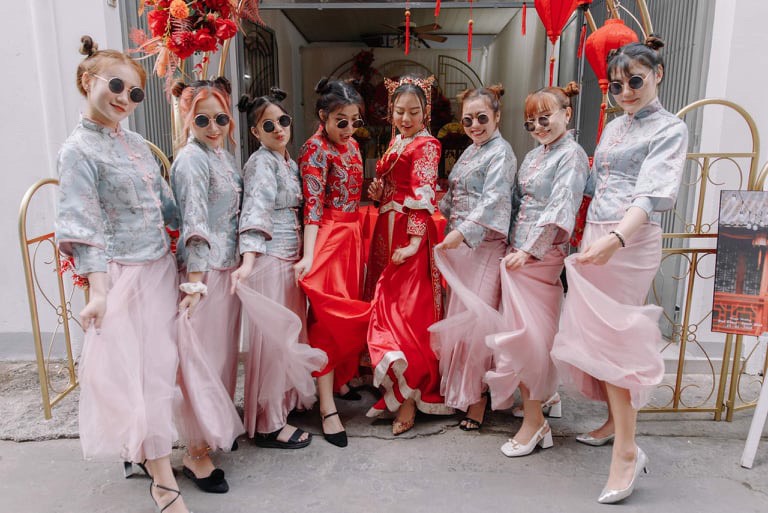 Áo khỏa bưng quả