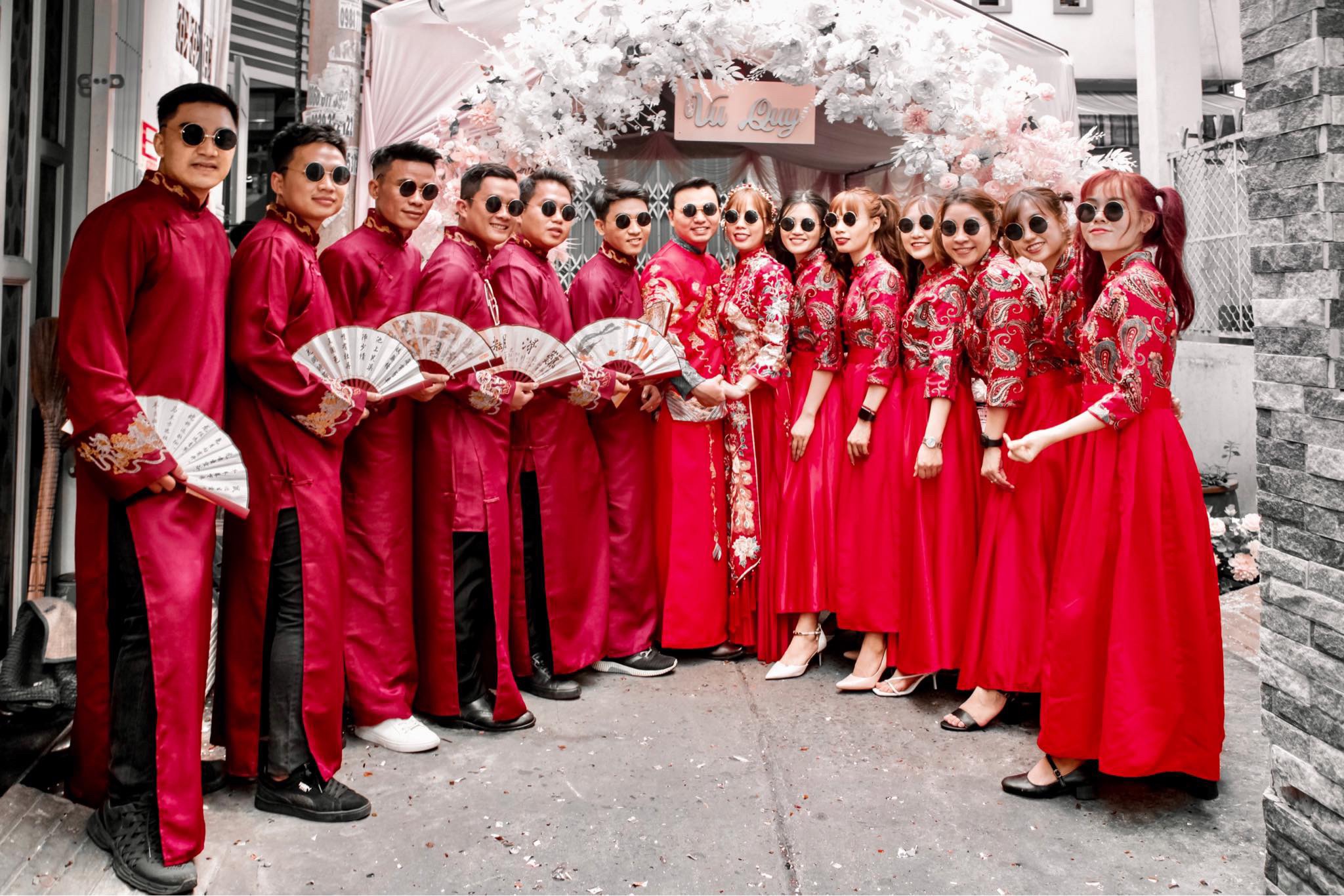 Áo khỏa bưng quả